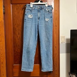 Size 8 American Eagle High Rise Mom Jeans